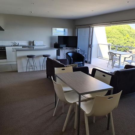 Te Kaha Beach Hotel Екстер'єр фото