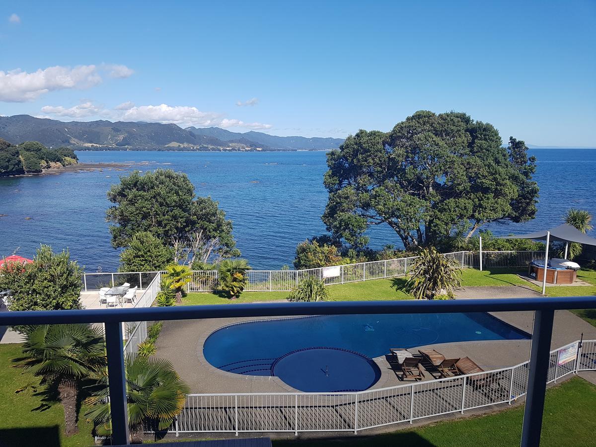 Te Kaha Beach Hotel Екстер'єр фото