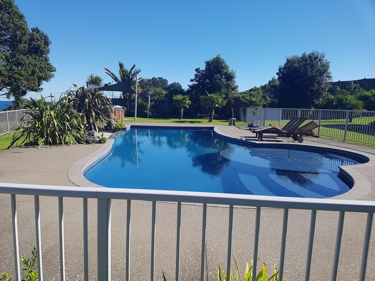 Te Kaha Beach Hotel Екстер'єр фото