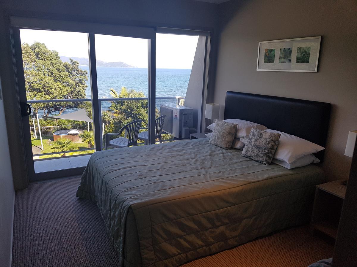 Te Kaha Beach Hotel Екстер'єр фото