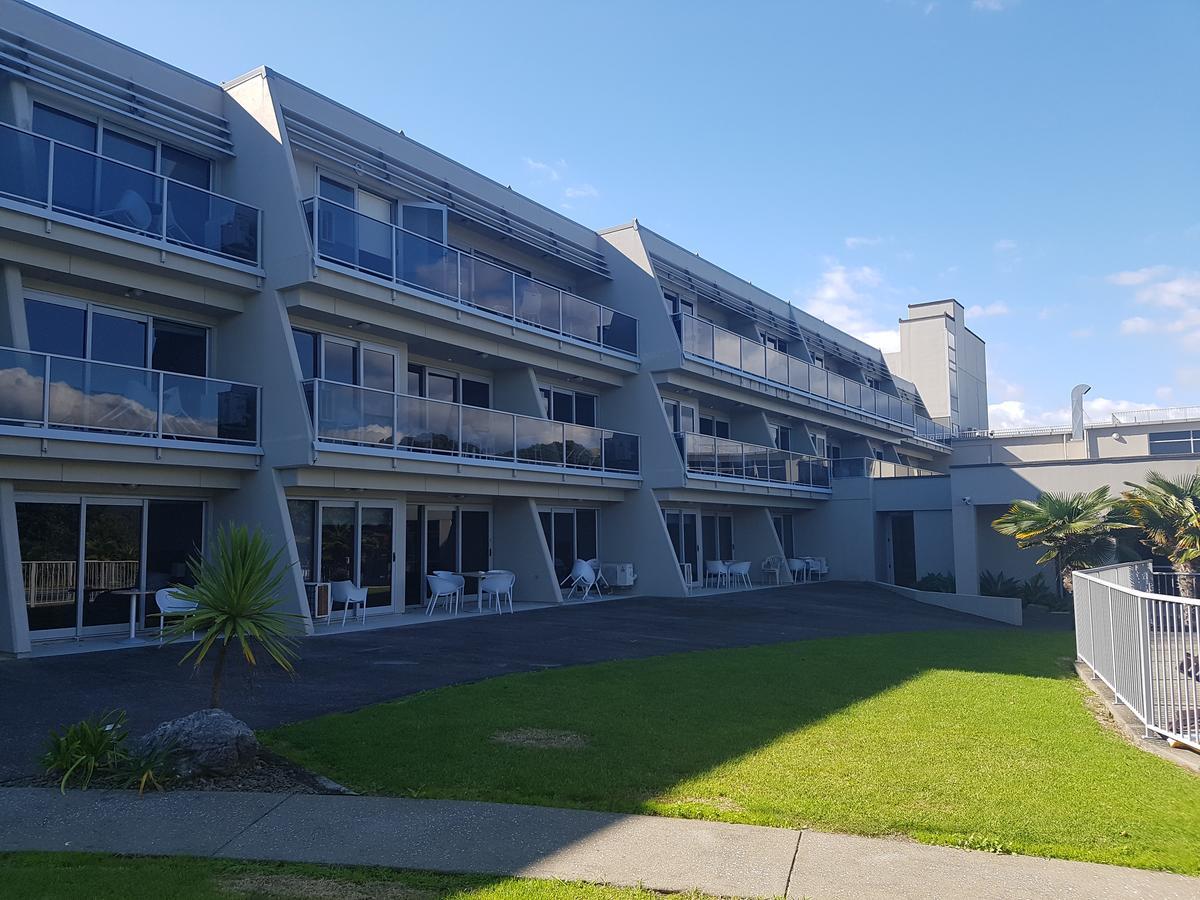 Te Kaha Beach Hotel Екстер'єр фото