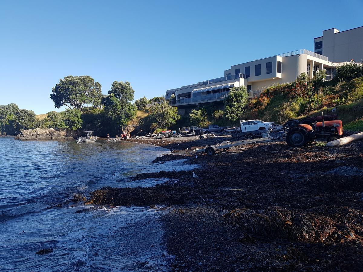 Te Kaha Beach Hotel Екстер'єр фото
