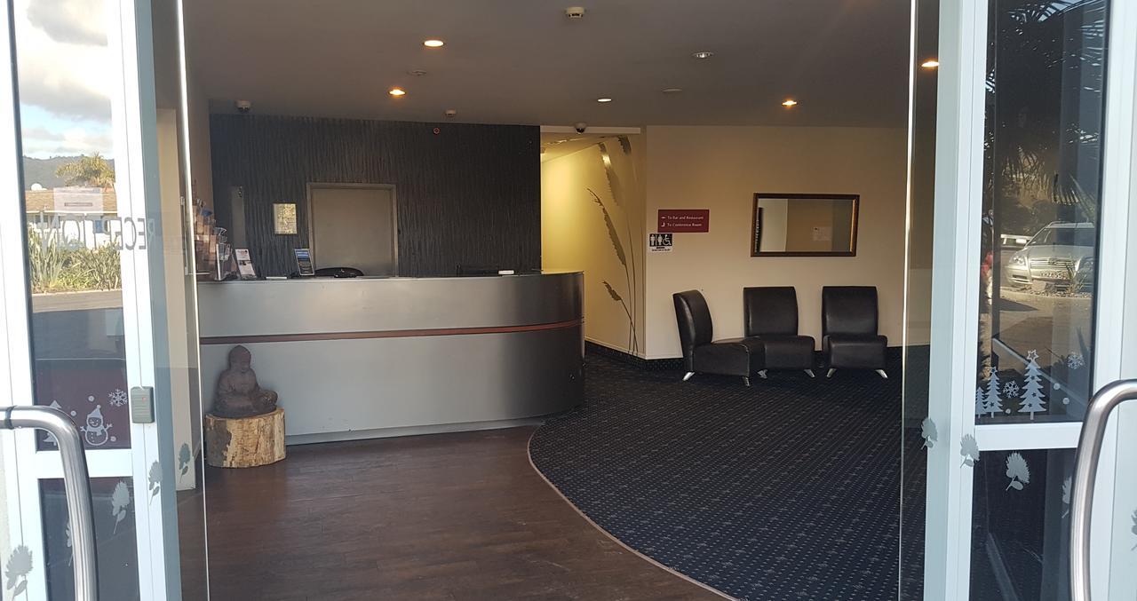 Te Kaha Beach Hotel Екстер'єр фото