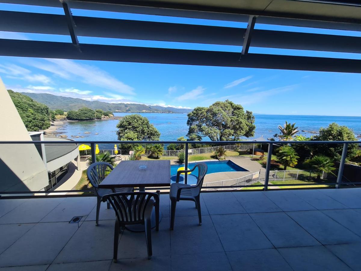 Te Kaha Beach Hotel Екстер'єр фото
