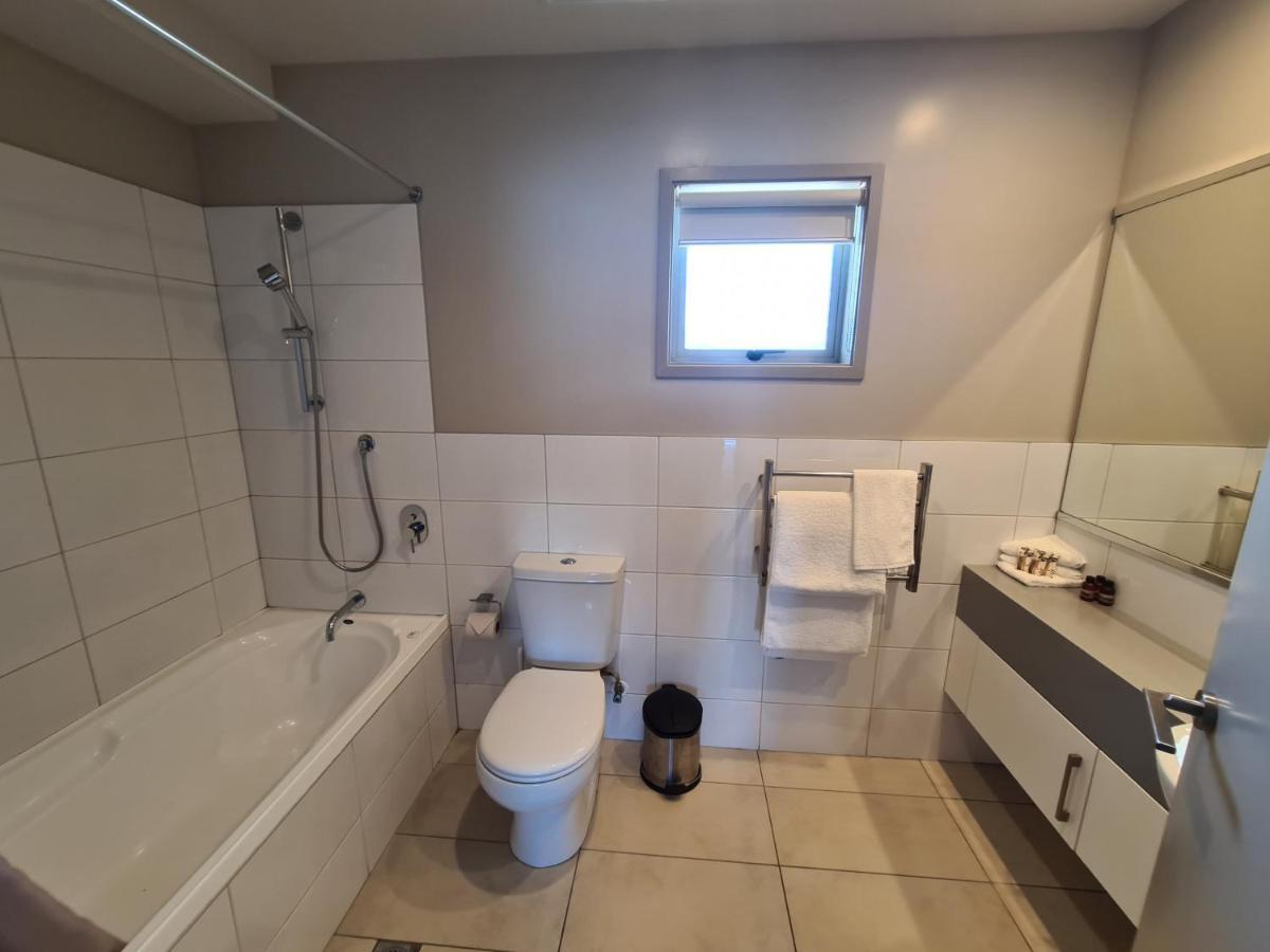 Te Kaha Beach Hotel Екстер'єр фото