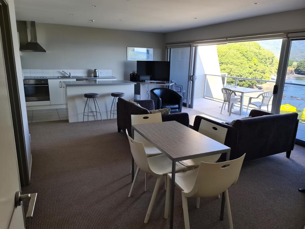 Te Kaha Beach Hotel Екстер'єр фото