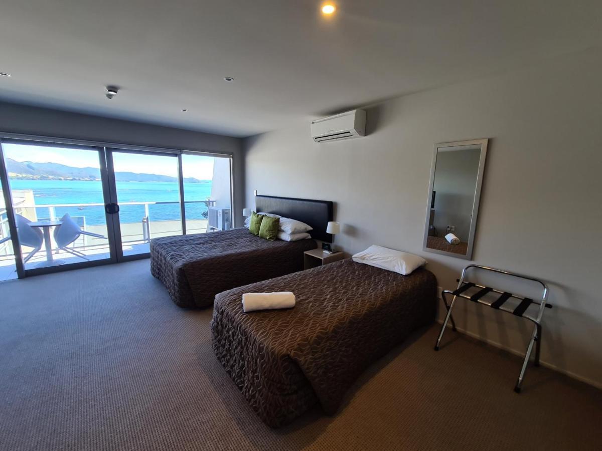Te Kaha Beach Hotel Екстер'єр фото